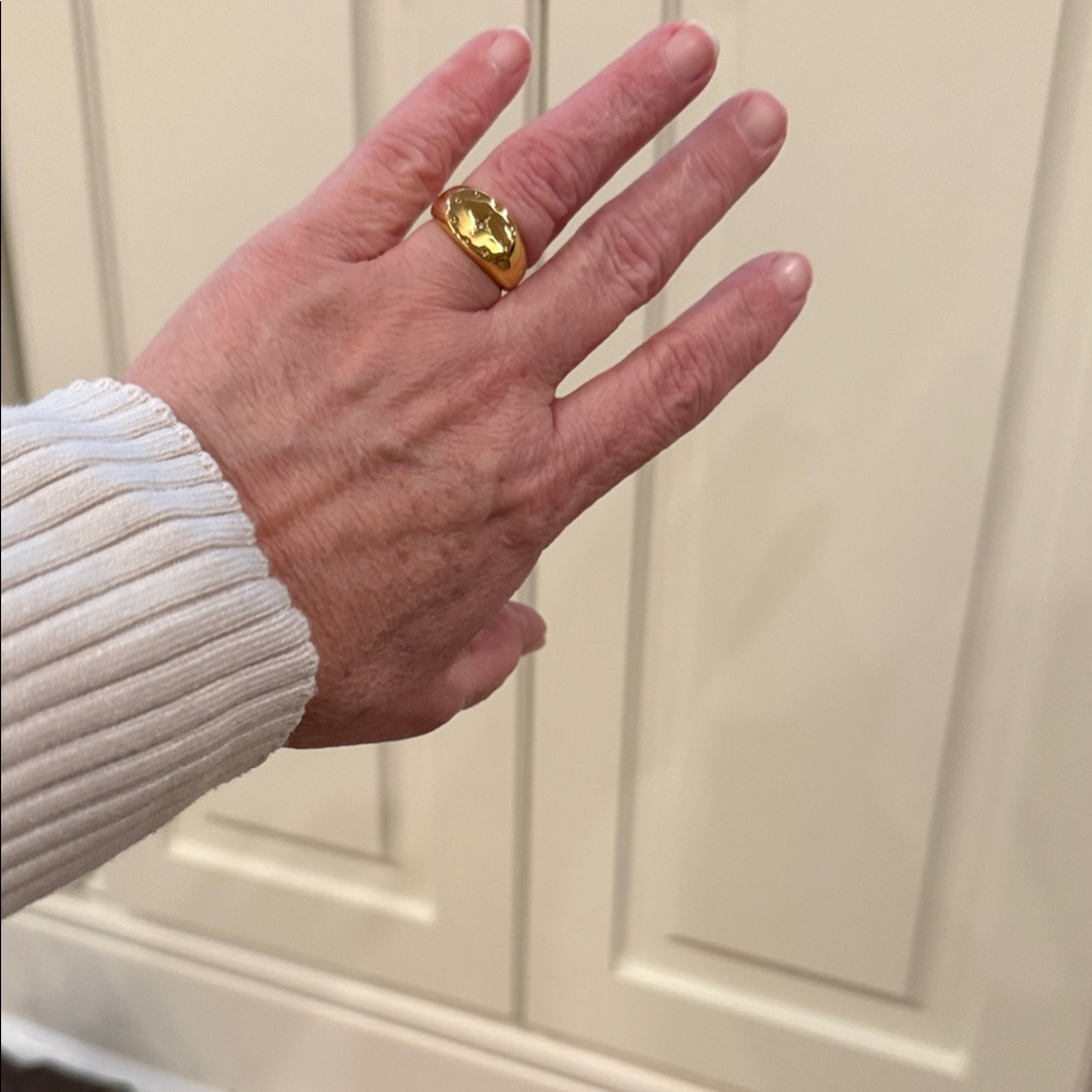 Stylish Gold Women's Ring